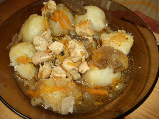 Приготовить курицу с картошкой в казане. Тушёный картофель с курицей в казане.